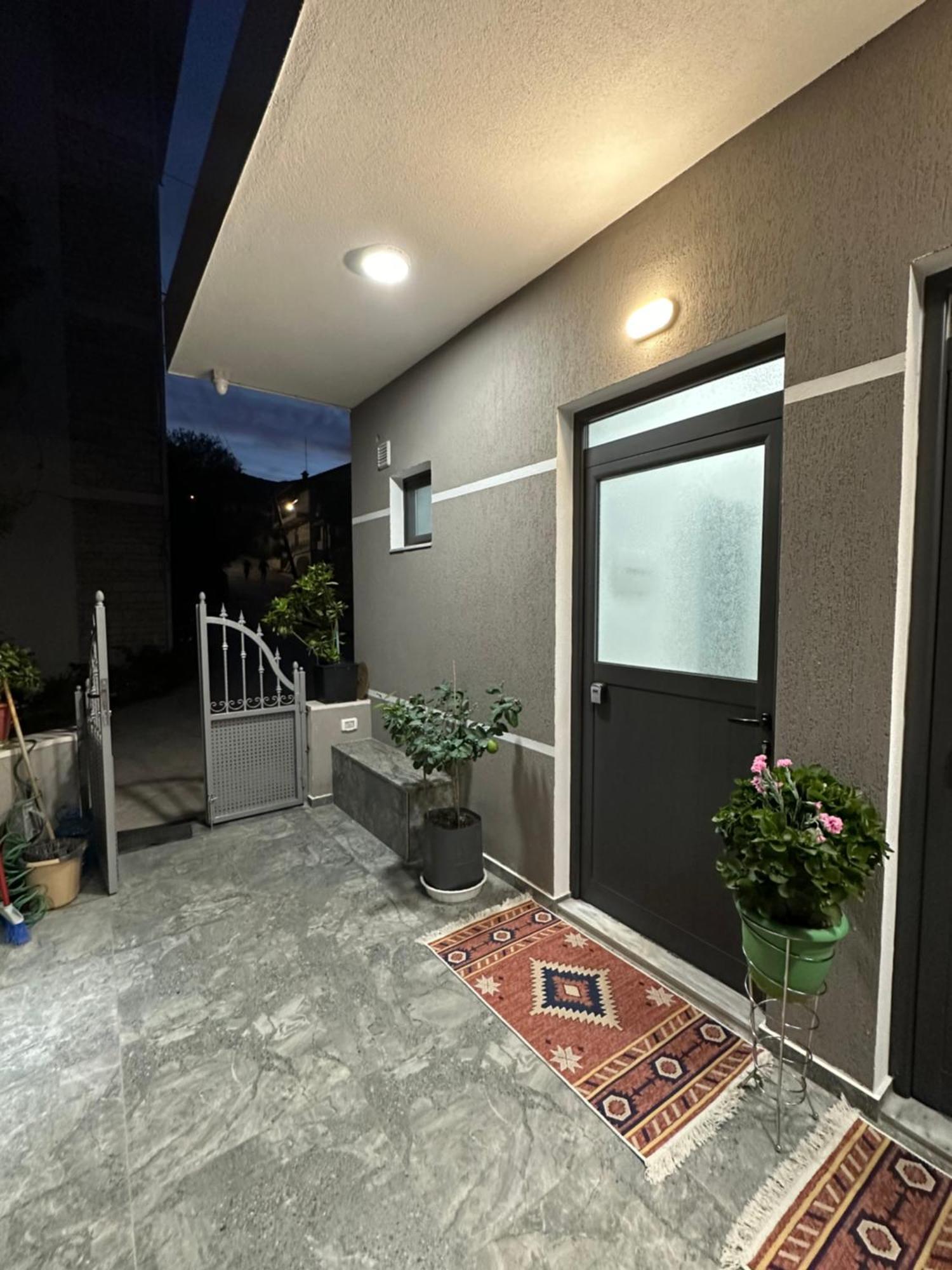 Lola'S Rooms Gjirokastër Exterior foto