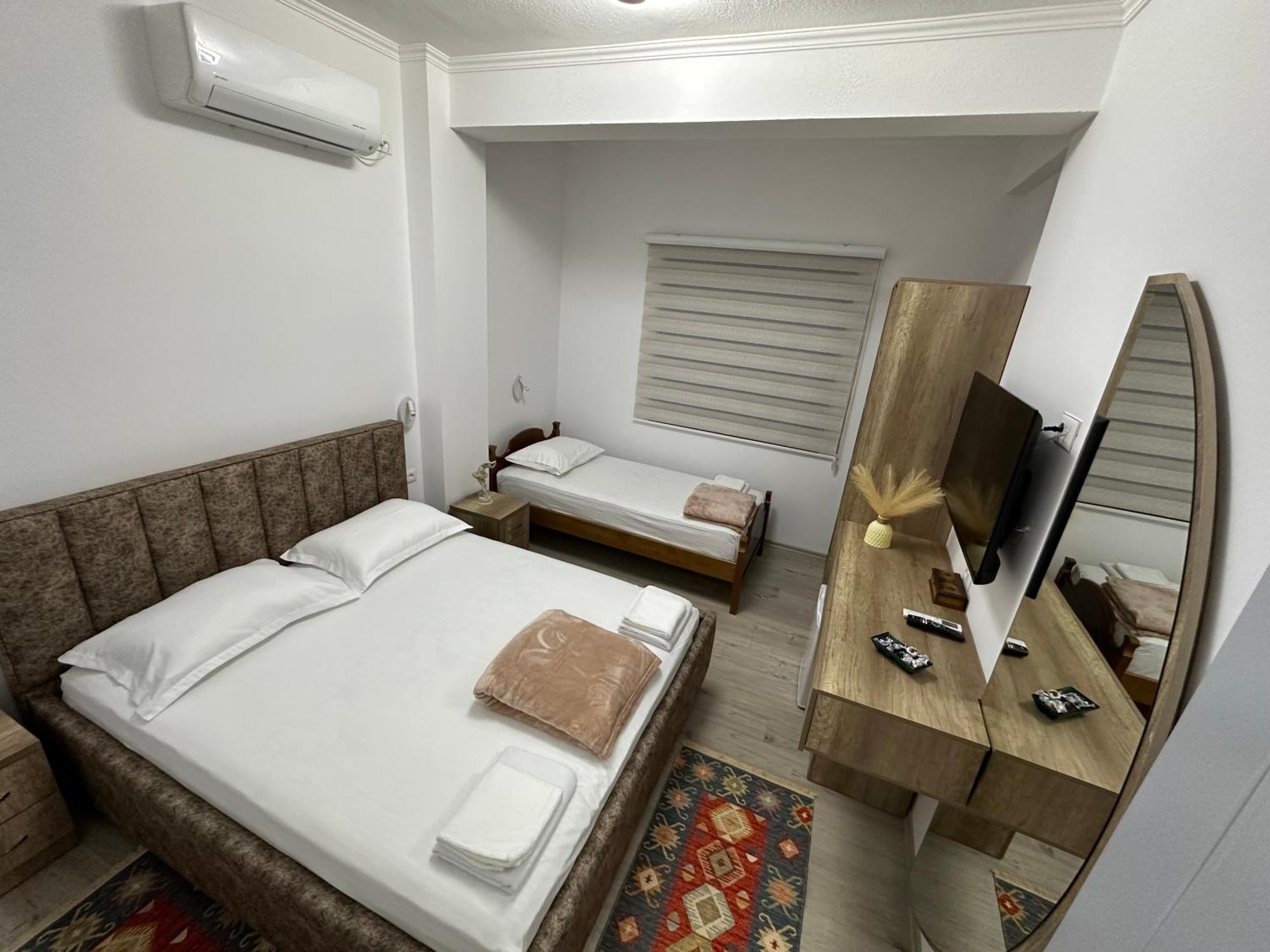 Lola'S Rooms Gjirokastër Exterior foto