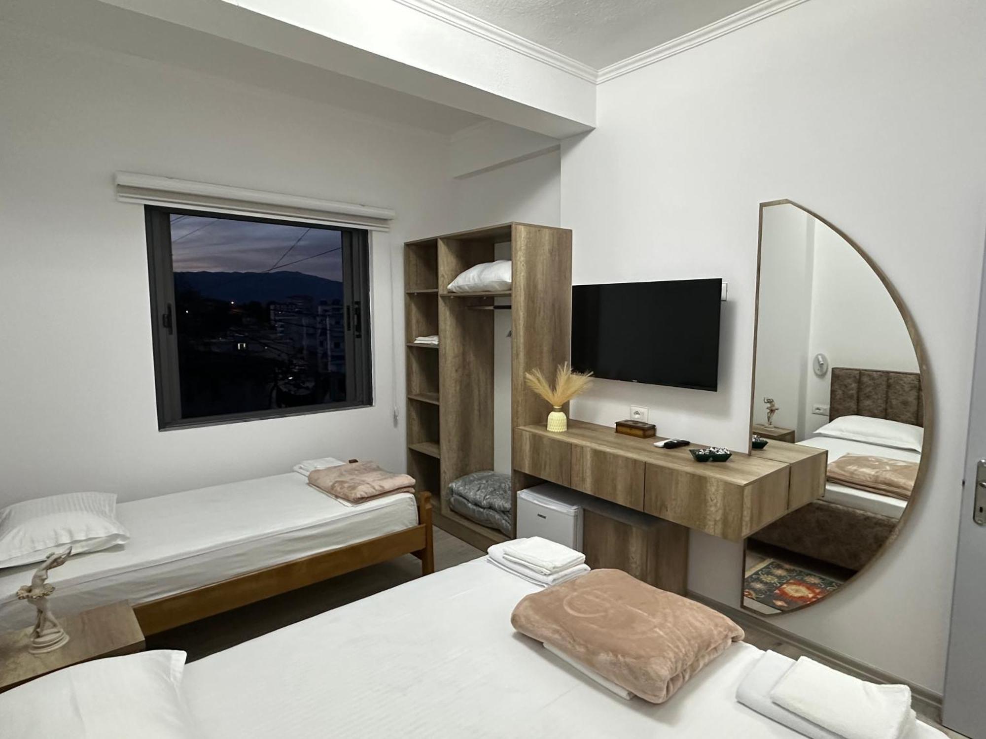 Lola'S Rooms Gjirokastër Exterior foto