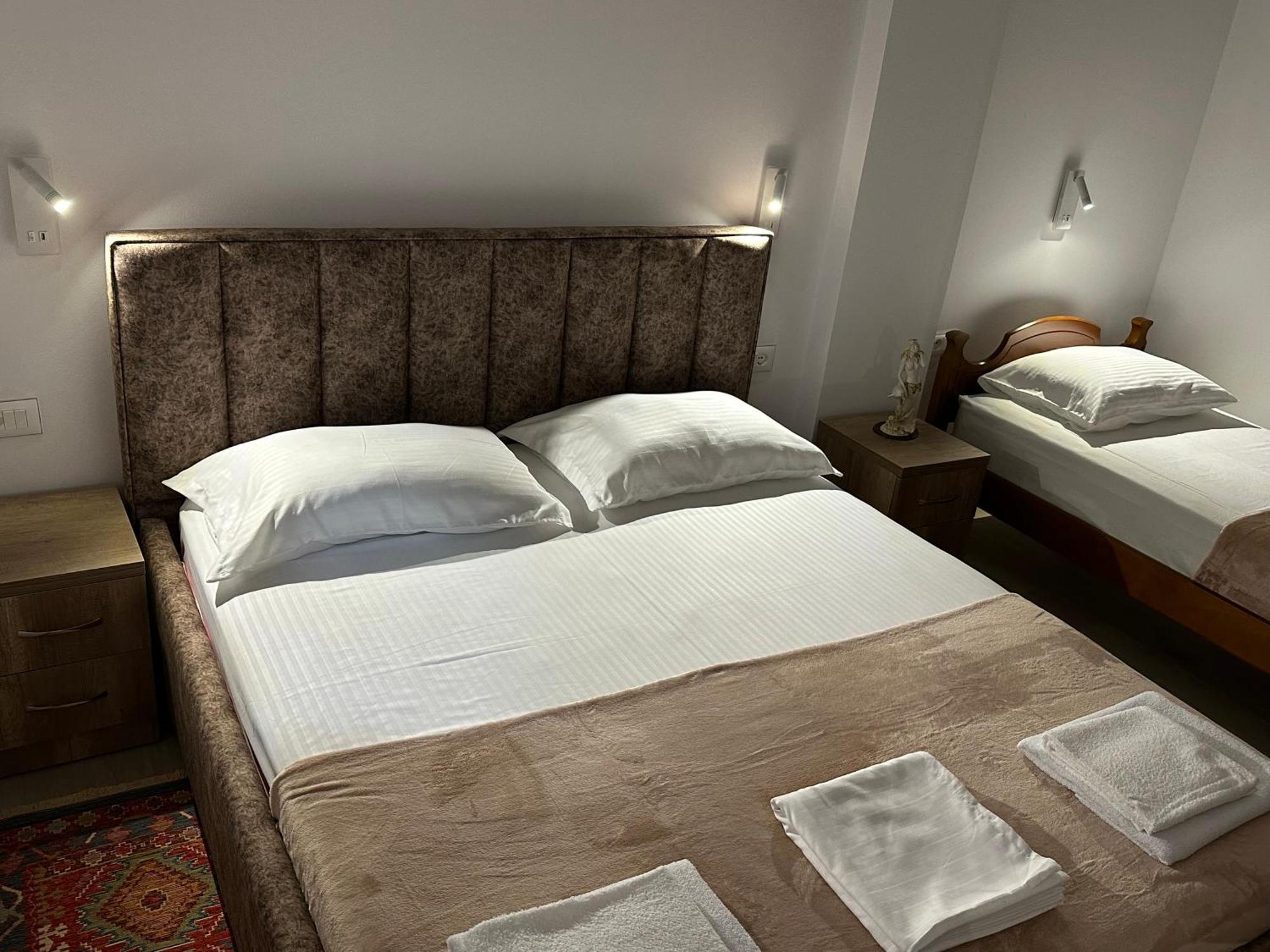 Lola'S Rooms Gjirokastër Exterior foto