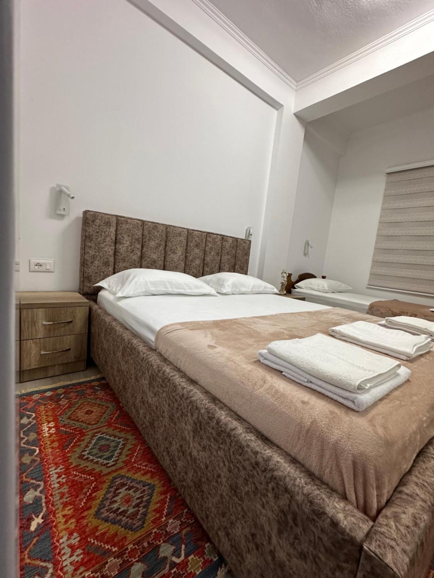 Lola'S Rooms Gjirokastër Exterior foto